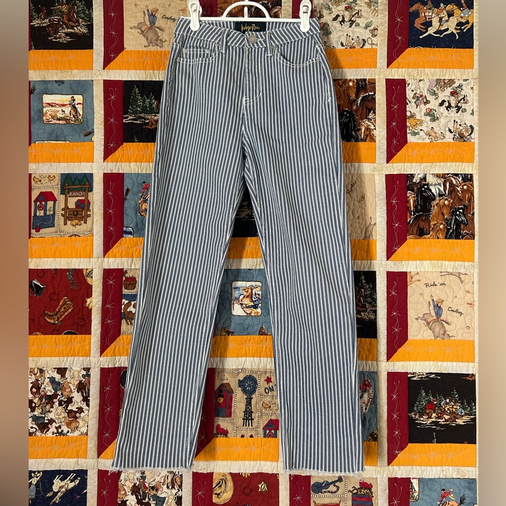 Stripped stretchy jeans